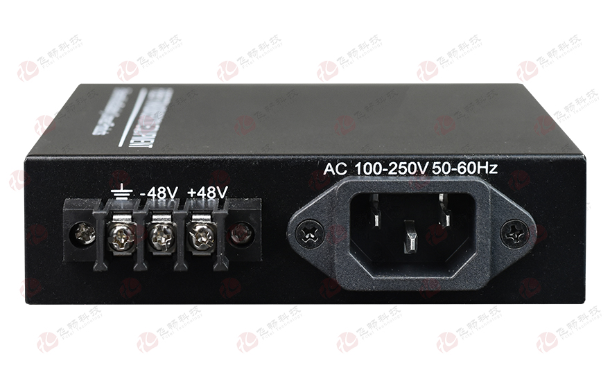 深夜成人视频科技-1光4電百兆 光纖收發器(電源內置 黑色)